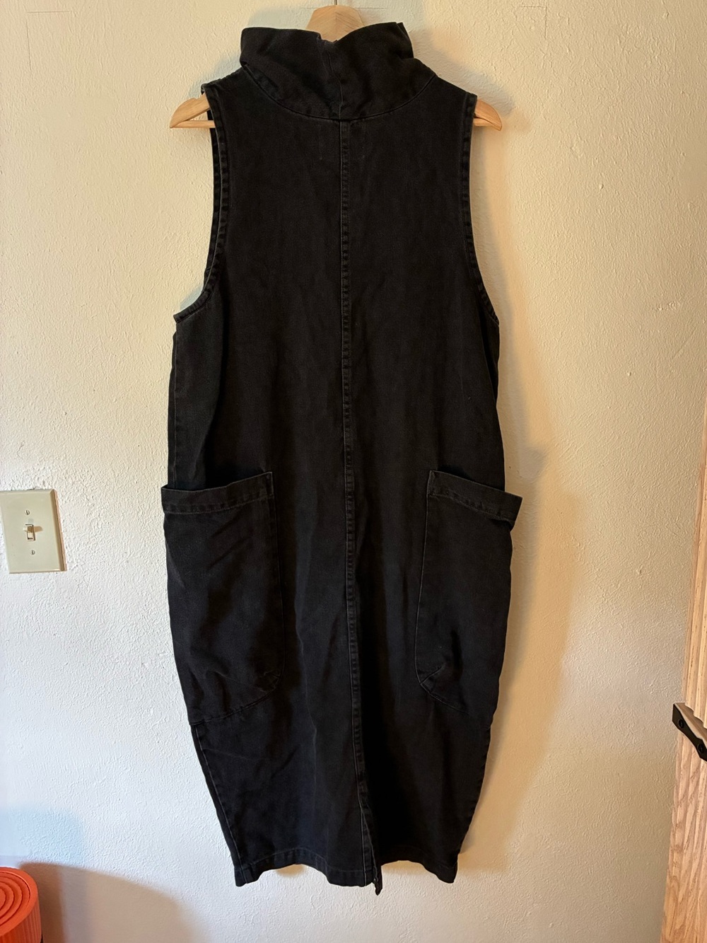 Aliya Wanek Washed Black Sleeveless High-Collar Midi Dress - Picture 7 of 9